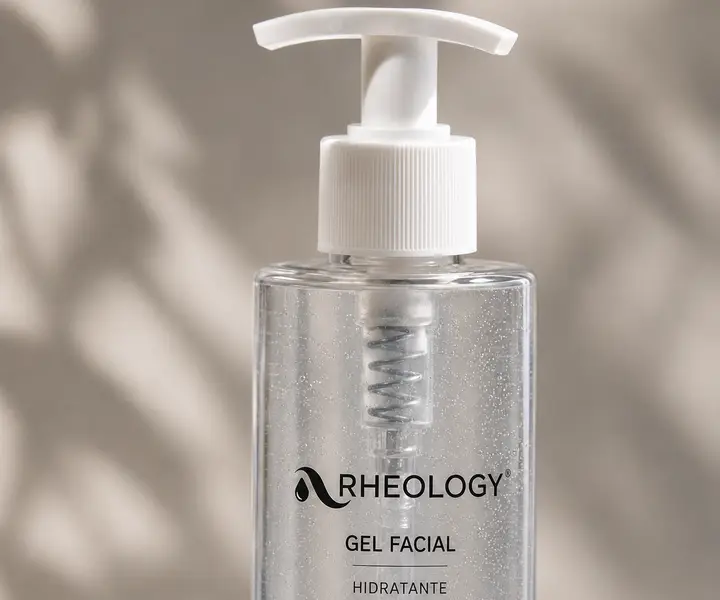 Detalle del dosificador del envase conceptual del gel facial